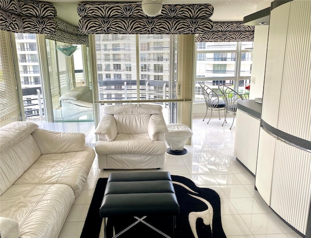 19101 NE 36th Ct Unit 807, Aventura, FL 33180 - view of sunroom / solarium