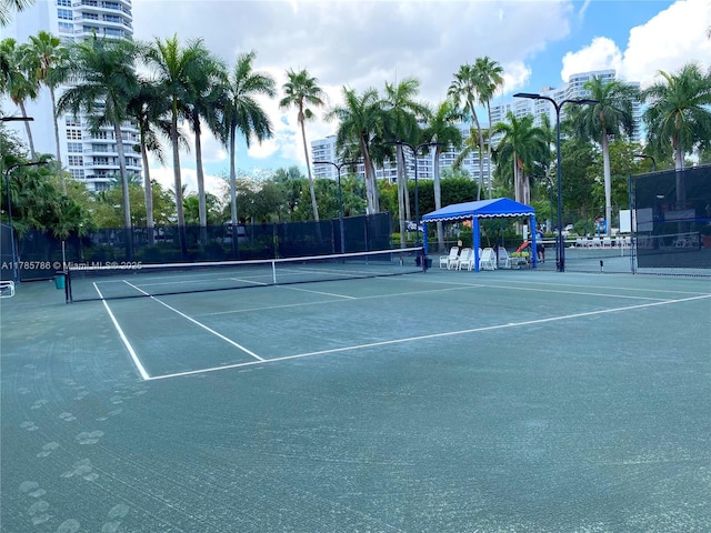 19101 NE 36th Ct Unit 807, Aventura, FL 33180 - view of sport court with fence