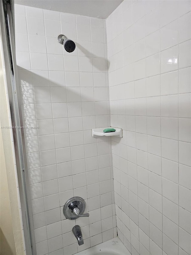 bathroom with shower / bathtub combination