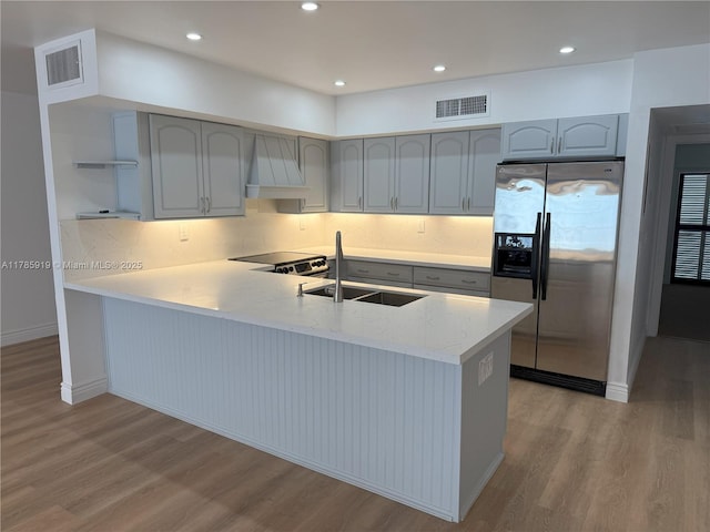 16528 Bridge End Rd, Miami Lakes, FL 33014 - kitchen featuring stainless steel appliances, a sink, light wood-type flooring, visible vents, and gray cabinetry