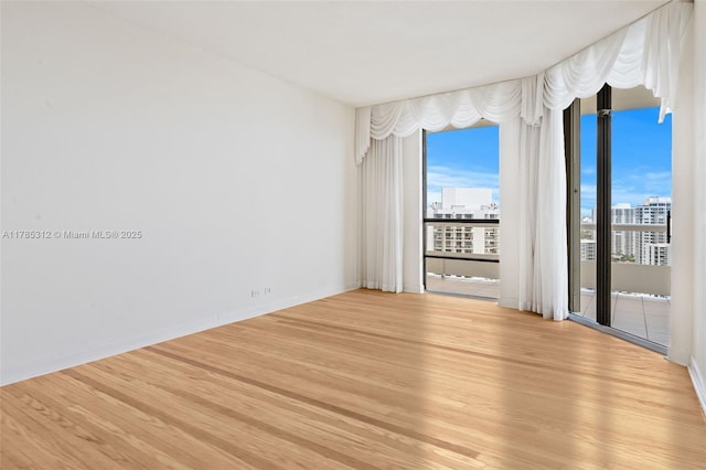 20191 E Country Club Dr Unit Ts3, Aventura, FL 33180 - spare room featuring expansive windows, light wood-type flooring, and a city view