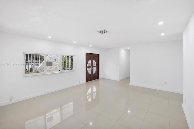 entryway with baseboards, visible vents, and recessed lighting