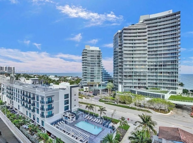2200 NE 33rd Ave Unit 10F, Fort Lauderdale, FL 33305 - view of property featuring a water view and a view of city