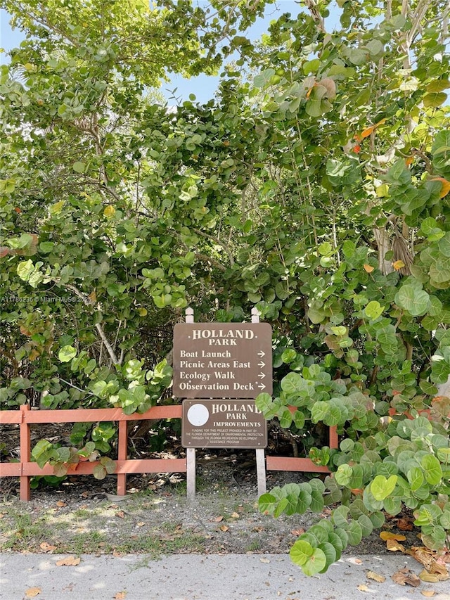 exterior details featuring fence