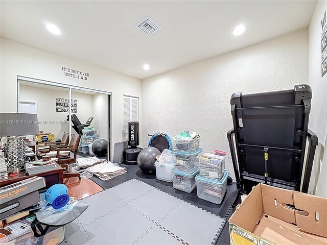 294 Las Brisas Cir, Sunrise, FL 33326 - miscellaneous room featuring a textured wall and recessed lighting
