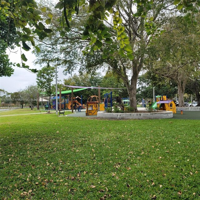 294 Las Brisas Cir, Sunrise, FL 33326 - surrounding community with a yard