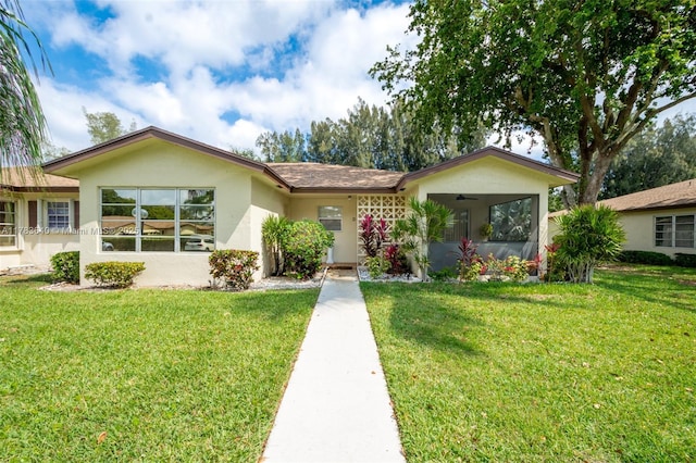 13940 Nesting Way Unit C, Delray Beach, FL 33484 - ranch-style home with stucco siding, a front lawn, and ceiling fan