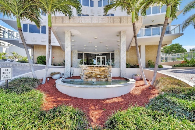 3000 Holiday Dr Unit 306, Fort Lauderdale, FL 33316 - view of property's community featuring fence