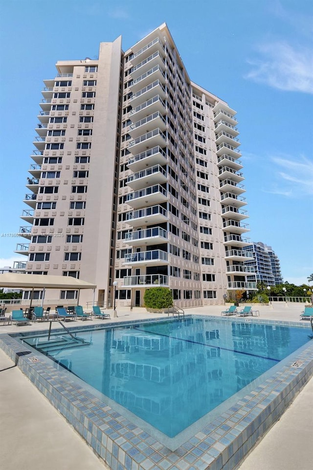 3000 Holiday Dr Unit 306, Fort Lauderdale, FL 33316 - view of community pool