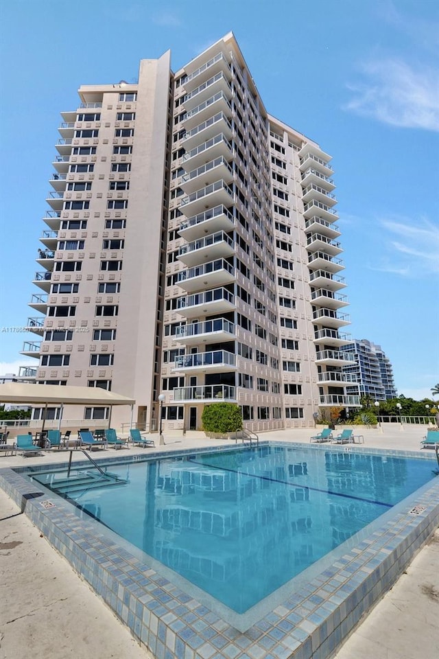3000 Holiday Dr Unit 306, Fort Lauderdale, FL 33316 - view of community pool