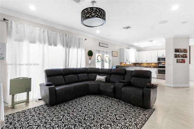 living area with recessed lighting, visible vents, crown molding, and baseboards