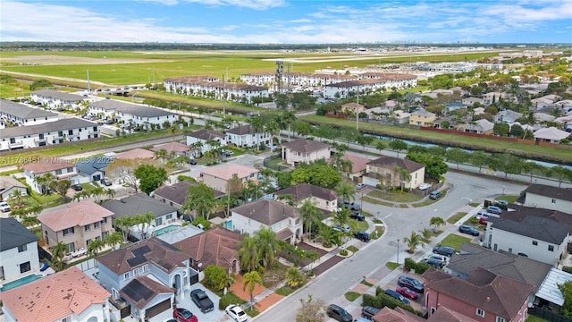 birds eye view of property featuring golf course view and a residential view