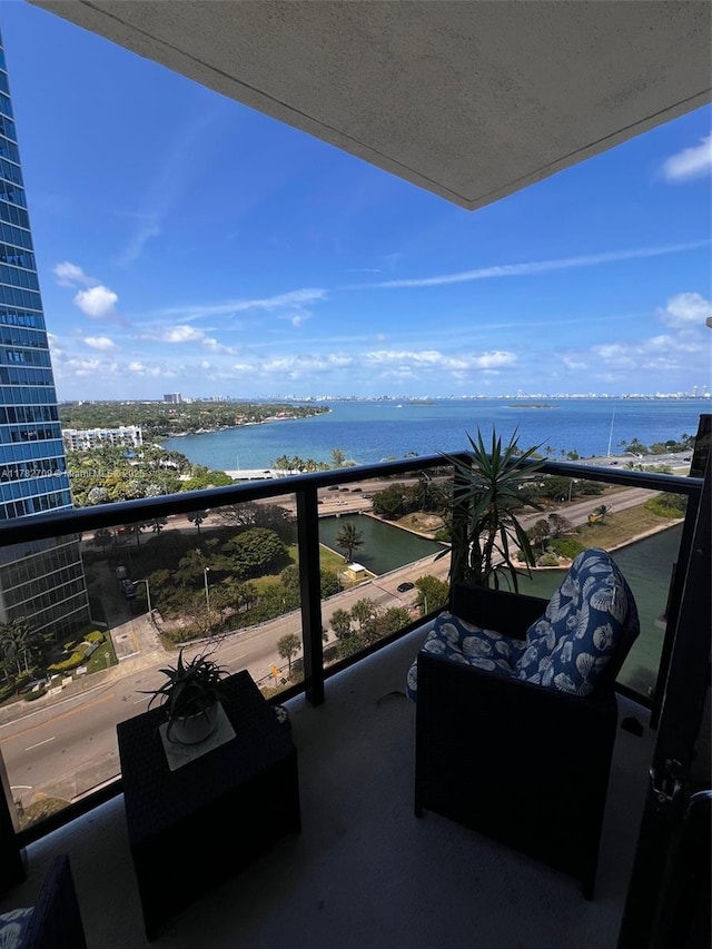 600 NE 36th St Unit 1706, Miami, FL 33137 - balcony featuring a water view