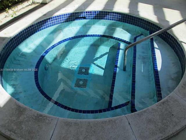 323 Ives Dairy Rd Unit 323-05, Miami, FL 33179 - view of pool with a swimming pool and an in ground hot tub