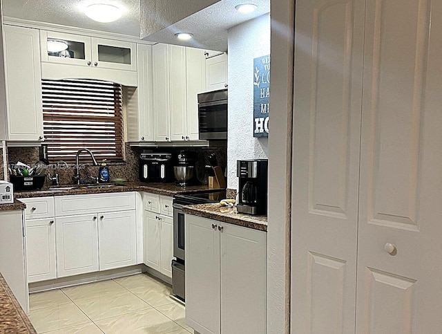 8820 Fontainebleau Blvd Unit 104, Miami, FL 33172 - kitchen featuring white cabinets, a textured ceiling, stainless steel appliances, and a sink