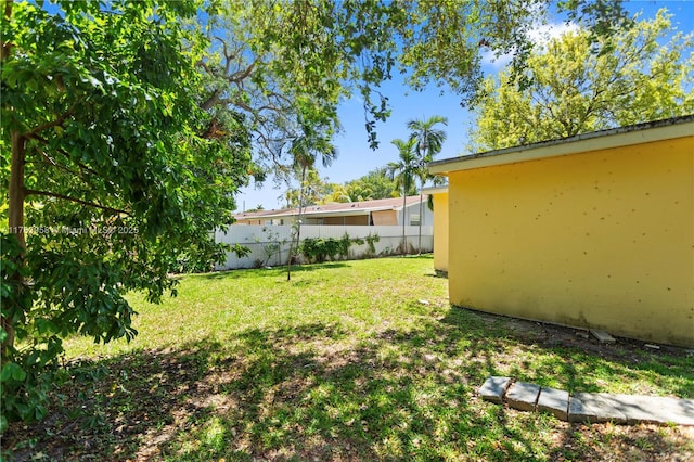 view of yard featuring fence
