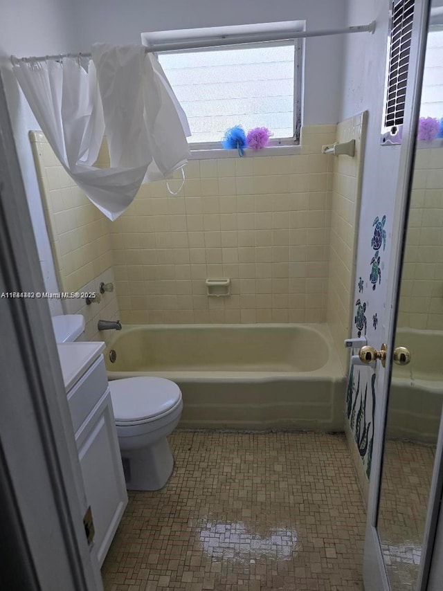 200 76th St Unit 57, Miami Beach, FL 33141 - bathroom featuring toilet, vanity, and bathing tub / shower combination