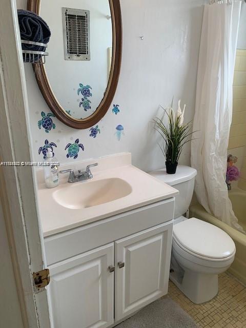 200 76th St Unit 57, Miami Beach, FL 33141 - full bath with vanity, toilet, and shower / bath combo