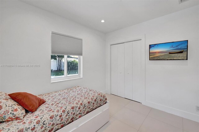 2506 NE 30th St, Fort Lauderdale, FL 33306 - bedroom with baseboards, light tile patterned flooring, a closet, and recessed lighting