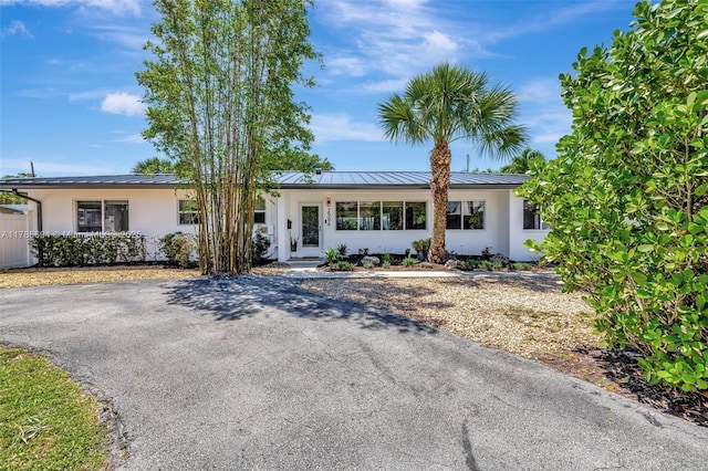 2506 NE 30th St, Fort Lauderdale, FL 33306 - single story home featuring stucco siding, a standing seam roof, and metal roof