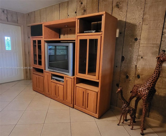 521 N 70th Way, Hollywood, FL 33024 - living area featuring light tile patterned flooring