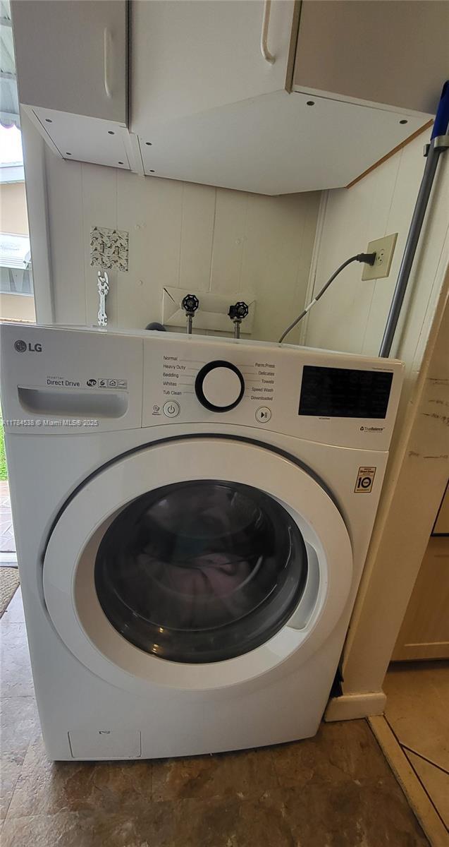 521 N 70th Way, Hollywood, FL 33024 - washroom with washer / dryer