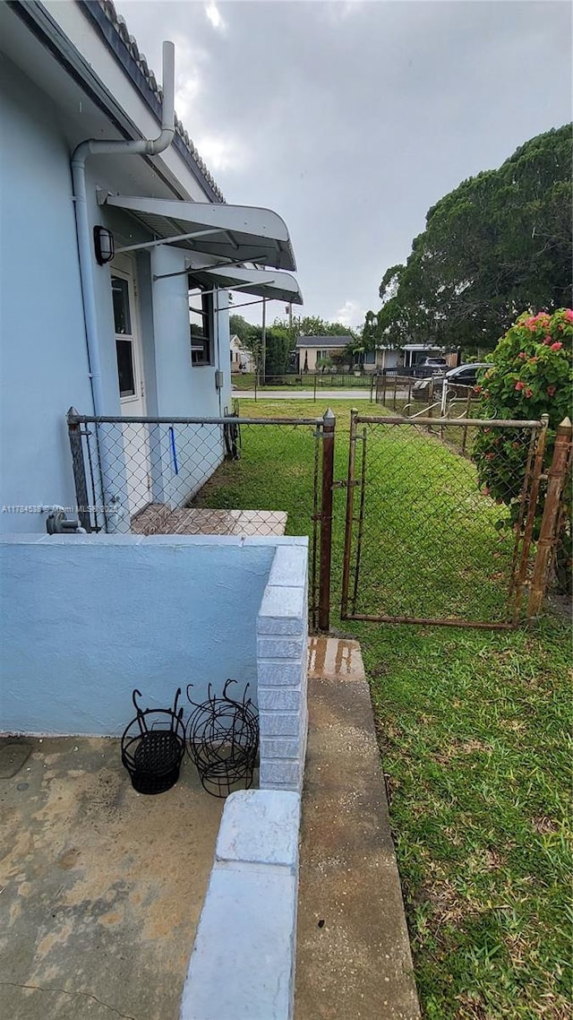 521 N 70th Way, Hollywood, FL 33024 - view of yard