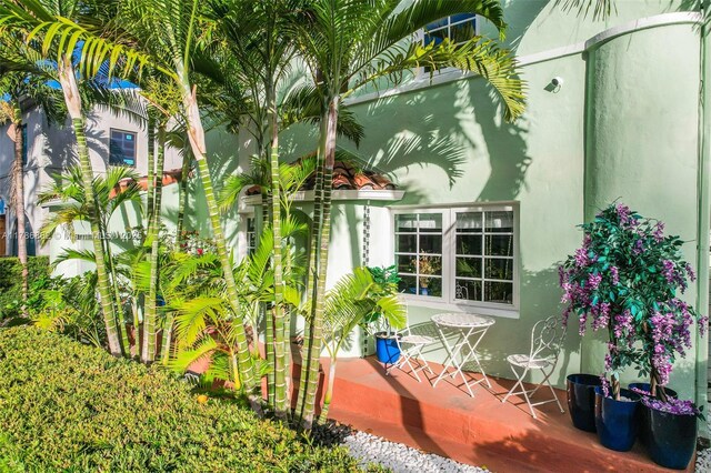 837 Espanola Way, Miami Beach, FL 33139 - view of property exterior featuring stucco siding