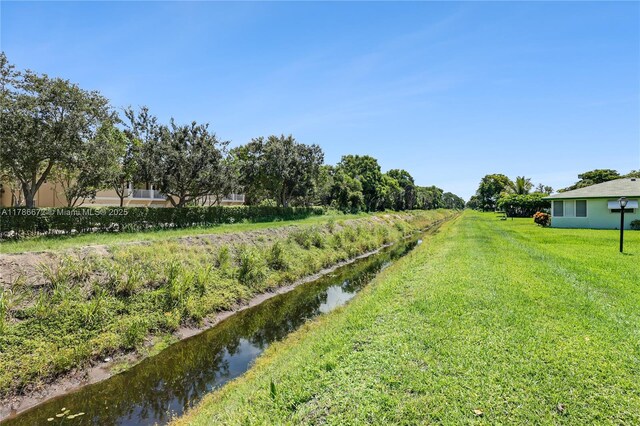 632 Hummingbird Ln, Delray Beach, FL 33445 - view of grassy yard