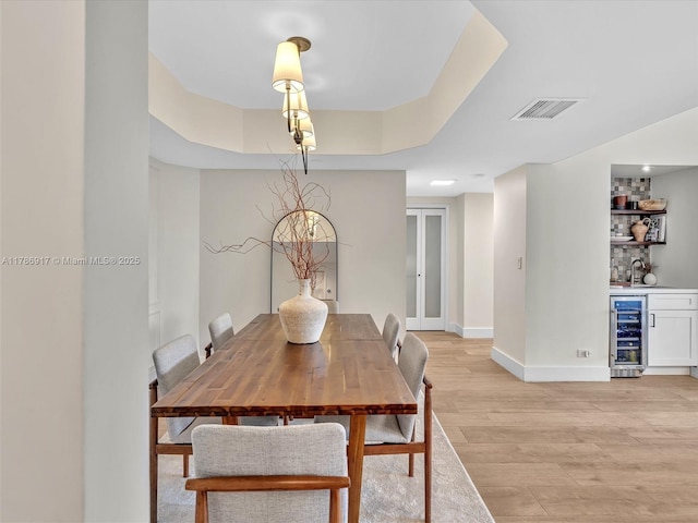 20191 E Country Club Dr Unit 311, Aventura, FL 33180 - dining space with beverage cooler, bar, light wood-style flooring, baseboards, and visible vents
