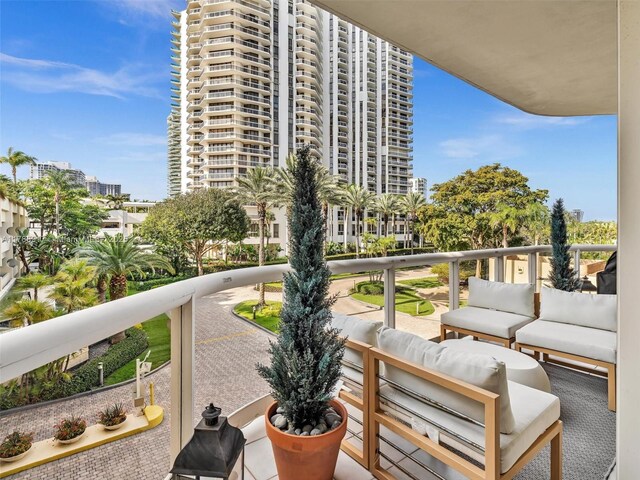 20191 E Country Club Dr Unit 311, Aventura, FL 33180 - balcony featuring an outdoor living space