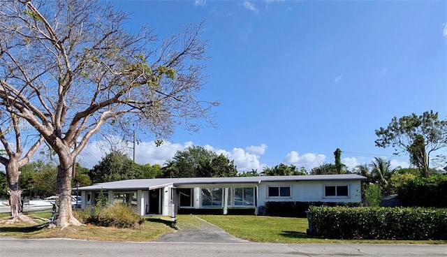 ranch-style home with a front lawn