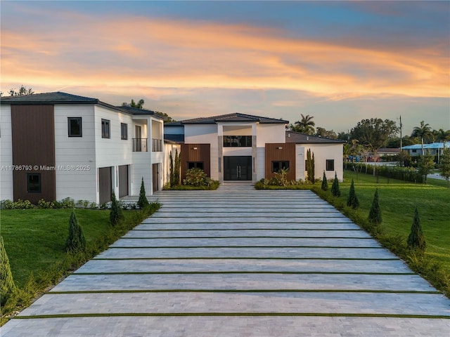 view of front of property with a lawn