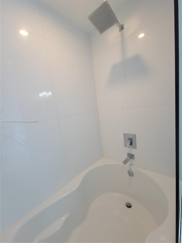 90 Alton Rd Unit Th-1, Miami Beach, FL 33139 - full bath with a bathtub and a shower