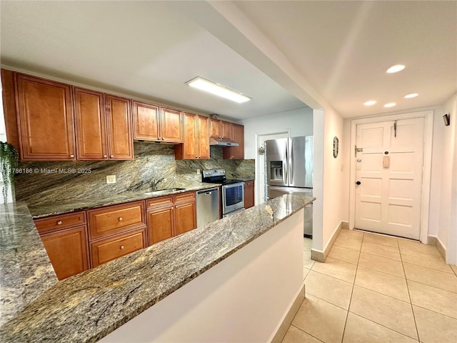 1001 Hillcrest Ct Unit 306, Hollywood, FL 33021 - kitchen with tasteful backsplash, a sink, light tile patterned flooring, stainless steel appliances, and under cabinet range hood