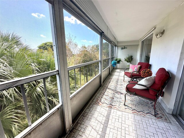 1001 Hillcrest Ct Unit 306, Hollywood, FL 33021 - view of sunroom / solarium
