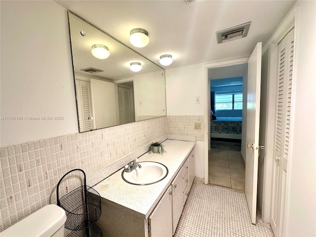 1001 Hillcrest Ct Unit 306, Hollywood, FL 33021 - bathroom featuring tile patterned floors, visible vents, toilet, vanity, and tile walls