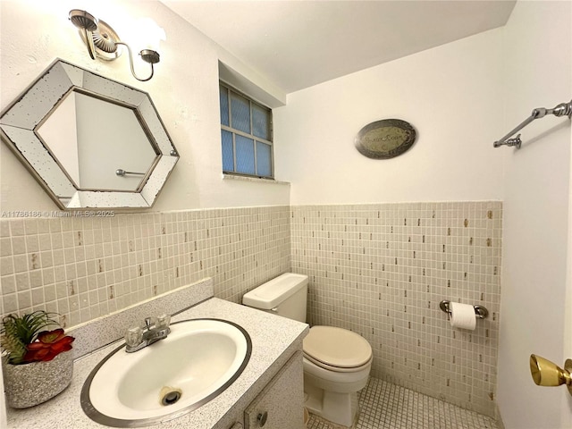 1001 Hillcrest Ct Unit 306, Hollywood, FL 33021 - half bathroom featuring toilet, tile walls, wainscoting, tile patterned flooring, and vanity