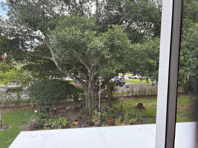20311 NE 2nd Ave Unit 27, Miami, FL 33179 - view of yard with fence