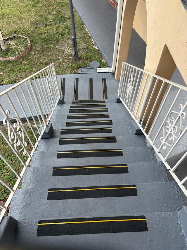 20311 NE 2nd Ave Unit 27, Miami, FL 33179 - view of staircase