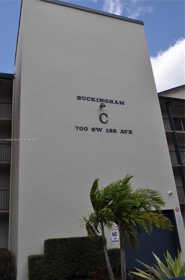700 SW 128th Ave Unit 106C, Pembroke Pines, FL 33027 - exterior view of stucco siding