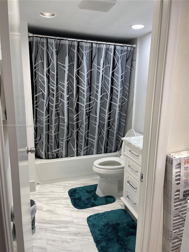 700 SW 128th Ave Unit 106C, Pembroke Pines, FL 33027 - full bath with toilet, shower / tub combo with curtain, vanity, and recessed lighting