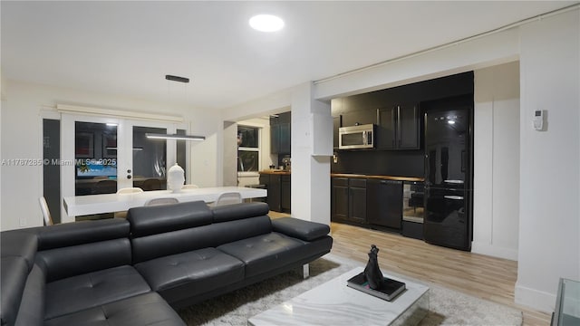 living room with light wood-type flooring and baseboards