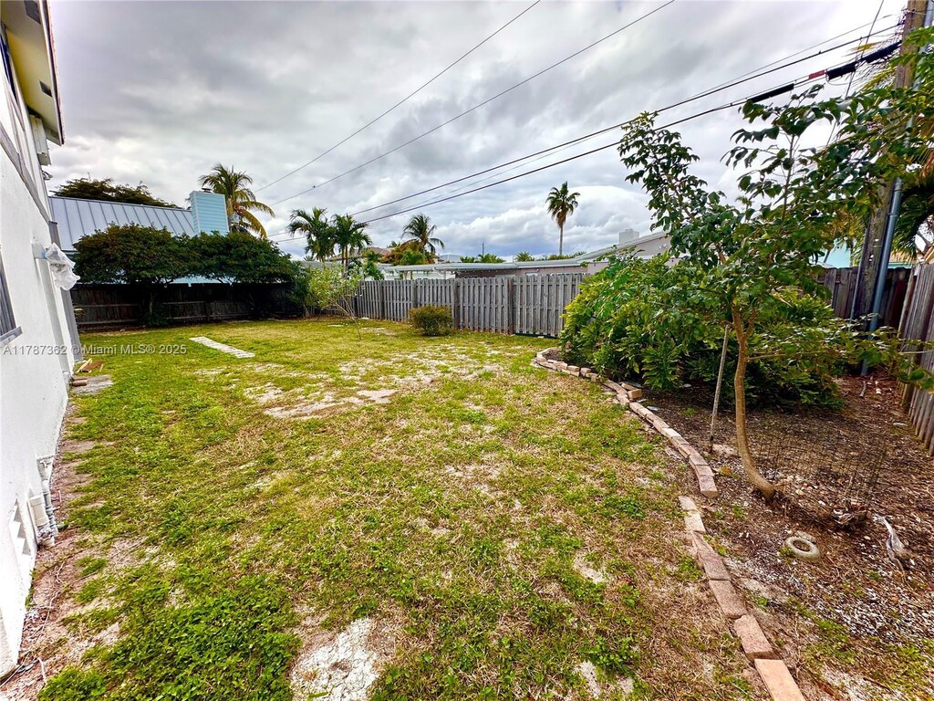 2727 NE 31st Ct, Lighthouse Point, FL 33064 - view of yard featuring a fenced backyard