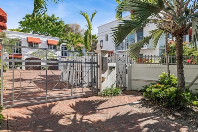 2905 Day Ave Unit 2A, Miami, FL 33133 - gate featuring fence