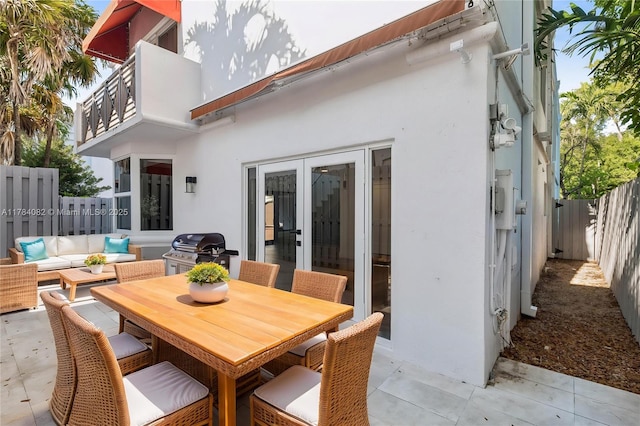 2905 Day Ave Unit 2A, Miami, FL 33133 - back of house featuring a fenced backyard, stucco siding, and a balcony