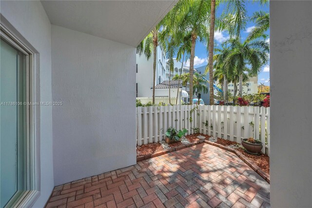 10700 NW 66th St Unit 103, Doral, FL 33178 - view of patio