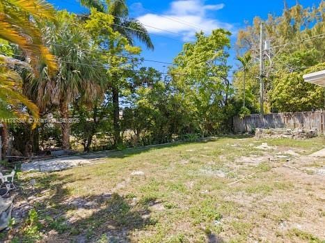 1310 NW 41st St, Oakland Park, FL 33309 - view of yard with fence