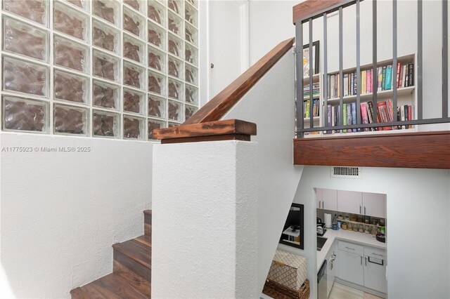 2801 SW 87th Ave Unit 1006, Davie, FL 33328 - stairway featuring a textured wall