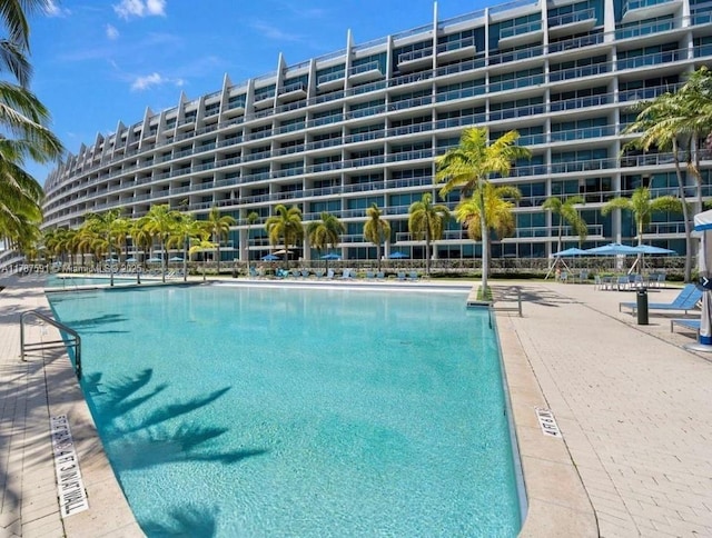 2950 NE 188th St Unit 501, Aventura, FL 33180 - view of community pool